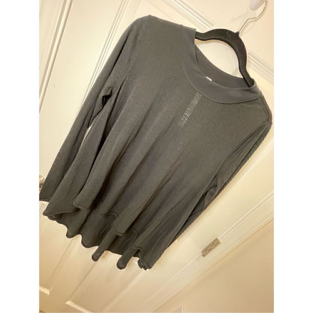 Lululemon women’s size 6 black long sleeve swing shirt high low